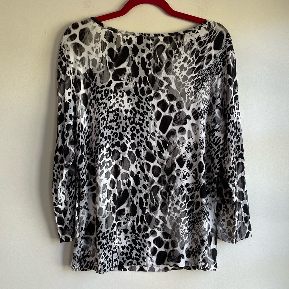 St. John Black and White Animal Print 3/4 Sleeve Knit Shirt Size L - Picture 4 of 7